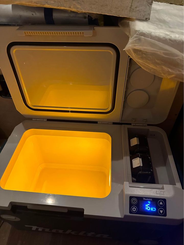 Makita 36v Fridge  Warmer