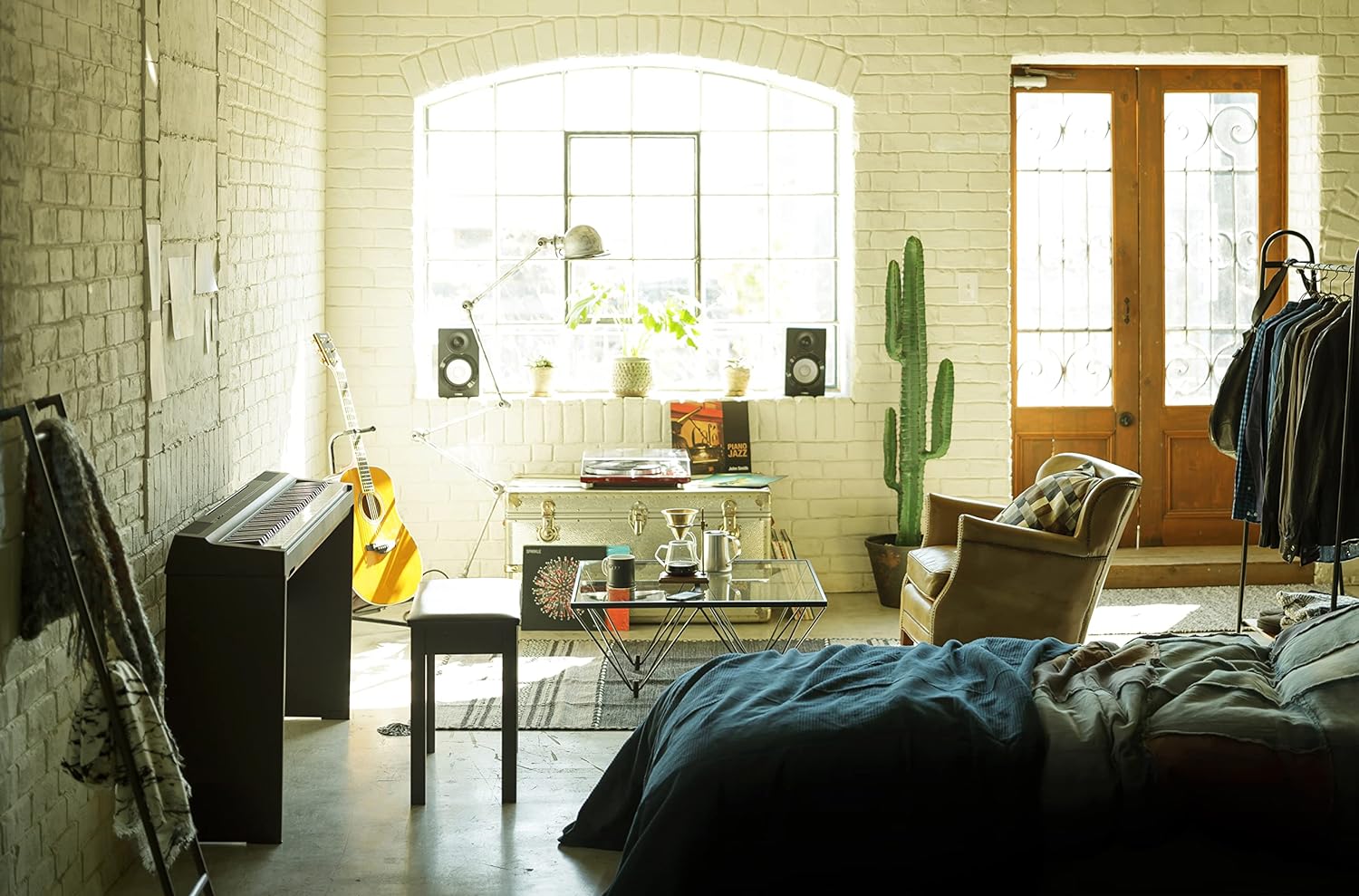 YAMAHA P125 88-Key Weighted Action Digital Piano with Power Supply and Sustain Pedal