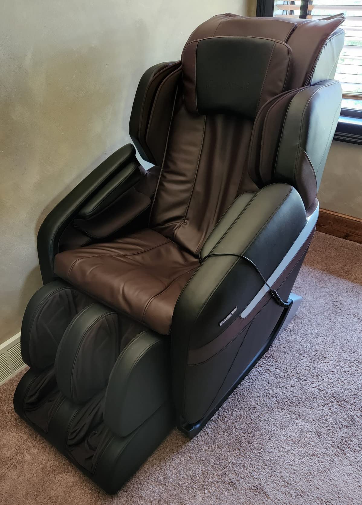 【Furniture】Full Body Zero Gravity Shiatsu Massage Chair with Built-in Heat and Air Massage System