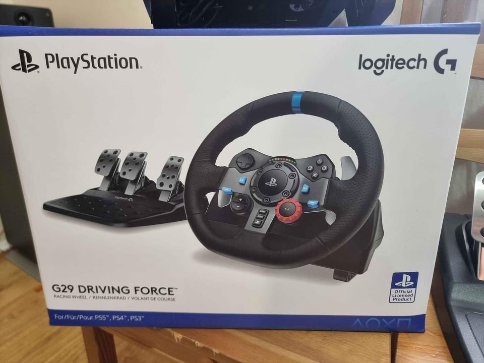 Logitech G920 Driving Force Racing Wheel and Floor Pedals